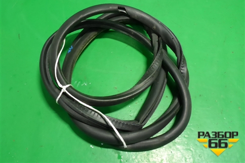 Уплотнитель двери задней левой для Volkswagen Touareg c 2002-2010г (Туарег)