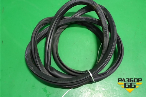 Уплотнитель двери задней левой для Volkswagen Touareg c 2002-2010г (Туарег)