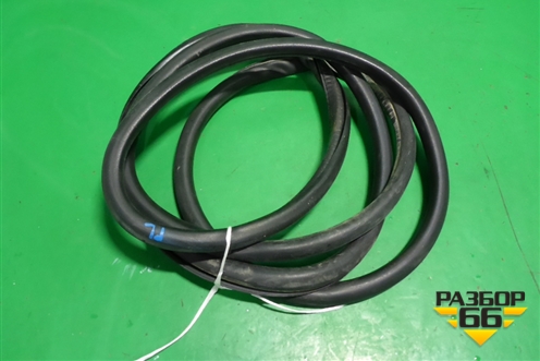 Уплотнитель двери передней левой для Volkswagen Touareg c 2002-2010г (Туарег)