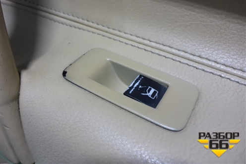 Обшивка двери передней правой под электрику (7L6867012) для Volkswagen Touareg c 2002-2010г (Туарег)