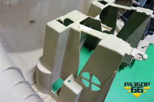 Торпедо (нижняя часть) (7L6858904) для Volkswagen Touareg c 2002-2010г (Туарег)