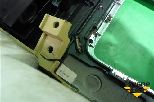 Подлокотник (7L6863243K) для Volkswagen Touareg c 2002-2010г (Туарег)