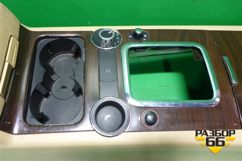 Подлокотник (7L6863243K) для Volkswagen Touareg c 2002-2010г (Туарег)