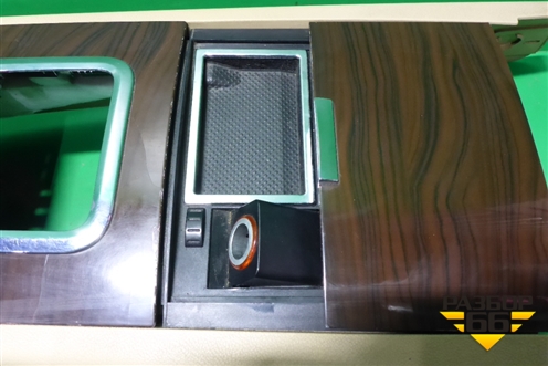 Подлокотник (7L6863243K) для Volkswagen Touareg c 2002-2010г (Туарег)