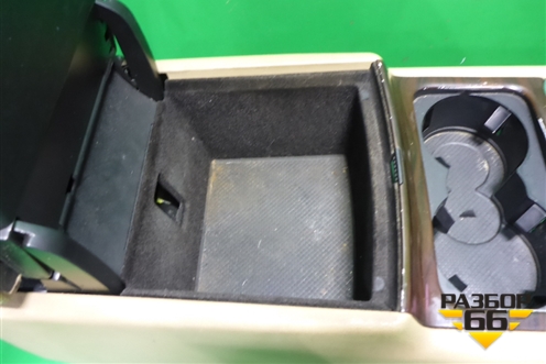 Подлокотник (7L6863243K) для Volkswagen Touareg c 2002-2010г (Туарег)