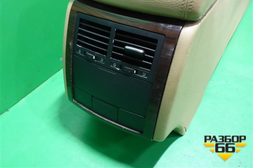 Подлокотник (7L6863243K) для Volkswagen Touareg c 2002-2010г (Туарег)