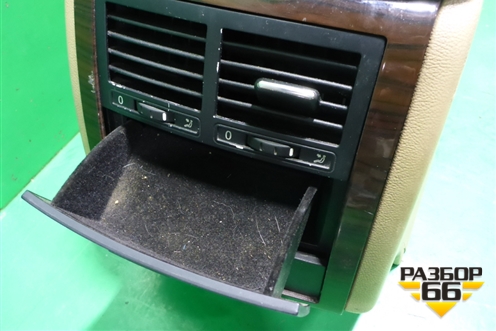 Подлокотник (7L6863243K) для Volkswagen Touareg c 2002-2010г (Туарег)