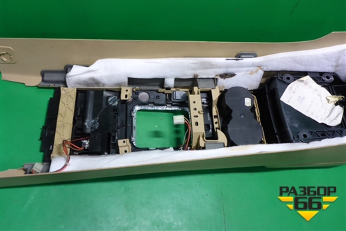 Подлокотник (7L6863243K) для Volkswagen Touareg c 2002-2010г (Туарег)