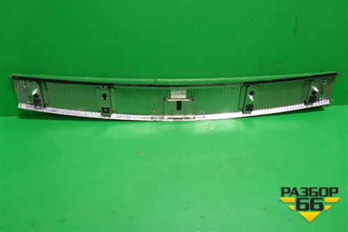 Обшивка багажника на заднюю панель (накладка) (7L6863459) для Volkswagen Touareg c 2002-2010г (Туарег)