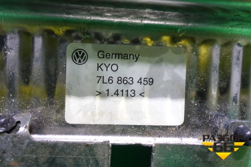 Обшивка багажника на заднюю панель (накладка) (7L6863459) для Volkswagen Touareg c 2002-2010г (Туарег)