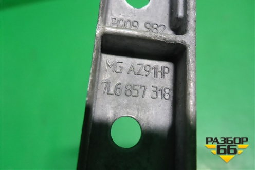 Рамка магнитолы (7L6857318) для Volkswagen Touareg c 2002-2010г (Туарег)