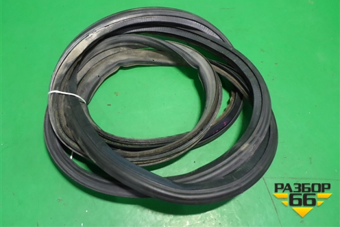 Уплотнитель багажника (на кузов) (7L6827705) для Volkswagen Touareg c 2002-2010г (Туарег)