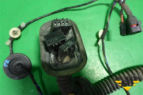 Проводка двери передней правой (7L6971120) для Volkswagen Touareg c 2002-2010г (Туарег)