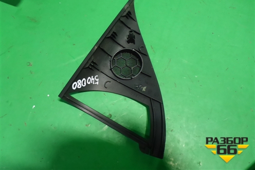 Накладка двери передней правой уголок (7L6837994) для Volkswagen Touareg c 2002-2010г (Туарег)