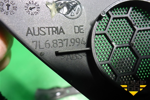 Накладка двери передней правой уголок (7L6837994) для Volkswagen Touareg c 2002-2010г (Туарег)