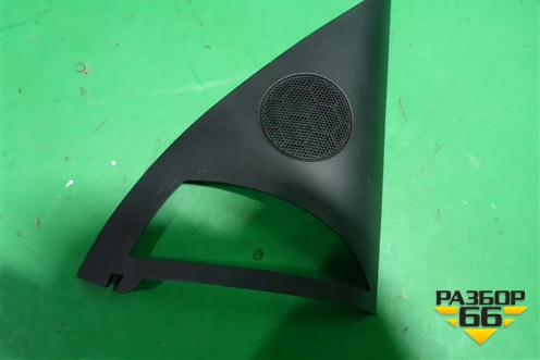 Накладка двери передней правой уголок (7L6837994) для Volkswagen Touareg c 2002-2010г (Туарег)