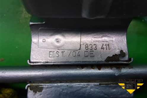 Петля двери задней левой нижняя (7L0833411) для Volkswagen Touareg c 2002-2010г (Туарег)
