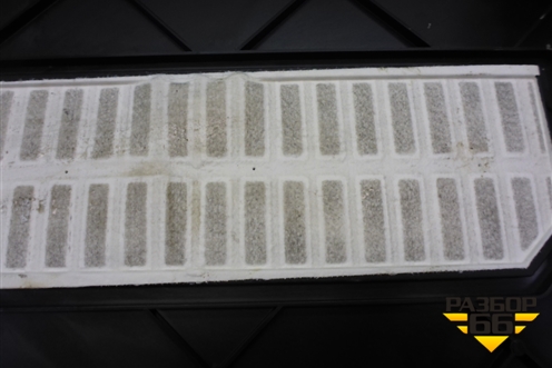 Крышка аккумулятора (под сиденьем) (7L0864643B) для Volkswagen Touareg c 2002-2010г (Туарег)