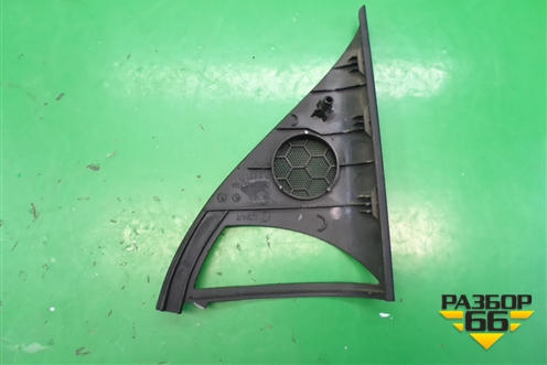 Накладка двери передней левой уголок (7L6837993) для Volkswagen Touareg c 2002-2010г (Туарег)