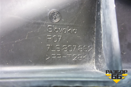 Кронштейн заднего бампера правый (под фонарь) (7L6807862) для Volkswagen Touareg c 2002-2010г (Туарег)