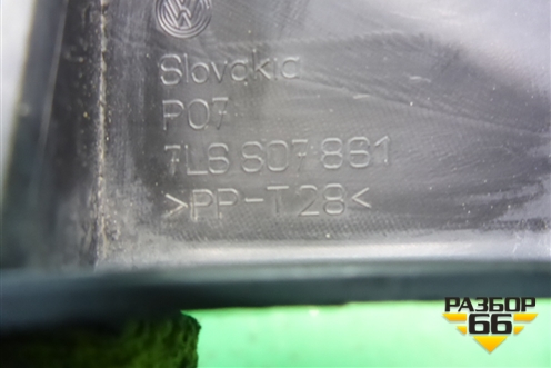 Кронштейн заднего бампера левый (под фонарь) (7L6807861) для Volkswagen Touareg c 2002-2010г (Туарег)