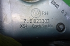 Петля капота правая (7L6823302) для Volkswagen Touareg c 2002-2010г (Туарег)