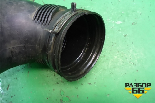Патрубок воздушного фильтра (7L0129684A) для Volkswagen Touareg c 2002-2010г (Туарег)