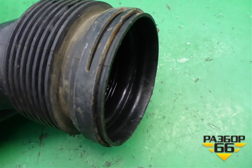 Патрубок воздушного фильтра (7L0129684A) для Volkswagen Touareg c 2002-2010г (Туарег)