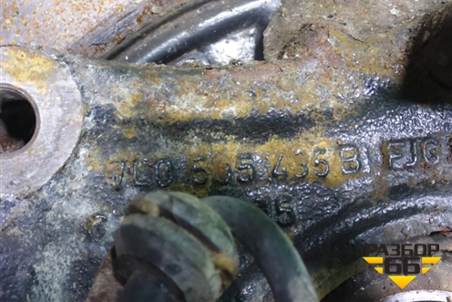 Кулак задний левый (7L0505435B) для Volkswagen Touareg c 2002-2010г (Туарег)