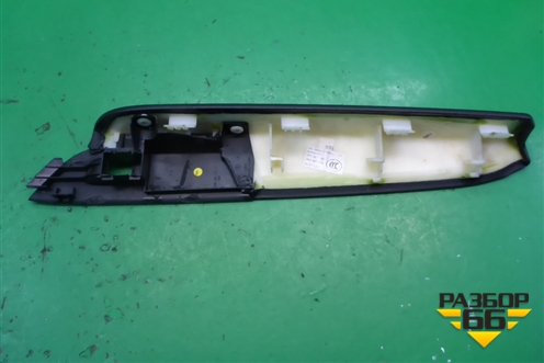 Накладка двери передней правой (подлокотник) (7P1867166) для Volkswagen Touareg с 2010-2018г (Туарег)