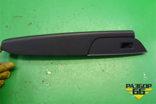 Накладка двери передней правой (подлокотник) (7P1867166) для Volkswagen Touareg с 2010-2018г (Туарег)