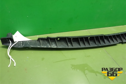 Кронштейн заднего бампера центральный (7L6807863B) для Volkswagen Touareg c 2002-2010г (Туарег)