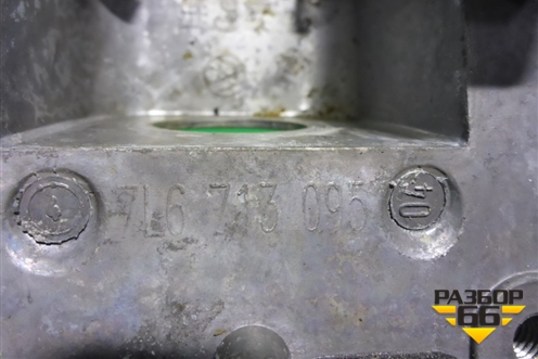 Кронштейн кулисы КПП (АКПП) (7L6713095B) для Volkswagen Touareg c 2002-2010г (Туарег)