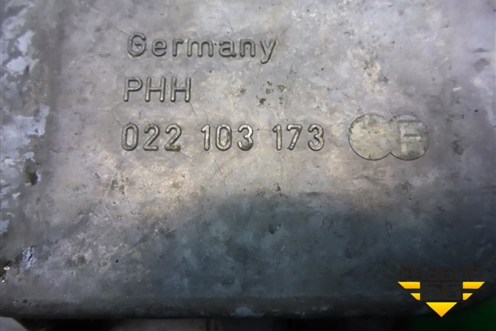 Крышка коленвала задняя (3.2л BAA-VR6) для Volkswagen Touareg c 2002-2010г (Туарег)