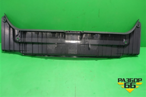 Обшивка багажника на заднюю панель (5838733140) для Toyota Camry V70 с 2017г (Камри)