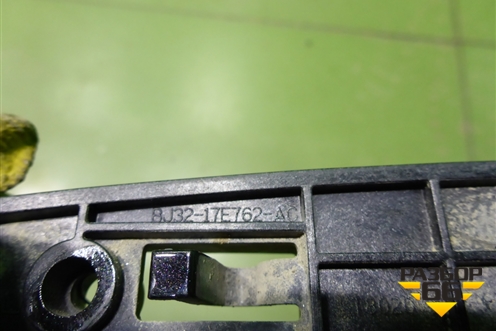 Кронштейн переднего бампера правый (BJ3217E762AC) для Land Rover Range Rover Evoque с 2011-2018г (Евог)