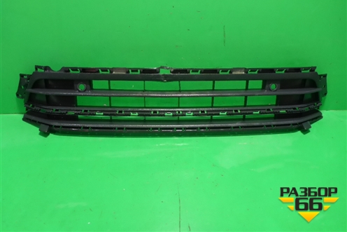 Решетка в передний бампер центральная (после 2014г под парктроник) (5CU853677B) для Volkswagen Jetta с 2010-2019г (Джетта)