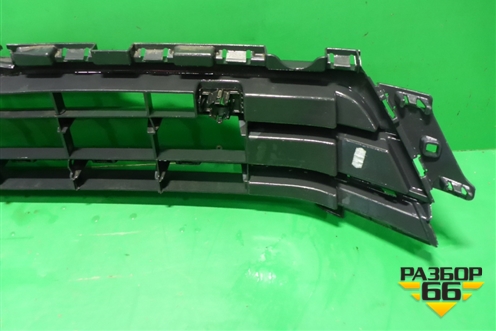 Решетка в передний бампер центральная (после 2014г под парктроник) (5CU853677B) для Volkswagen Jetta с 2010-2019г (Джетта)