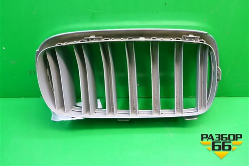 Решетка радиатора левая (7316075) для BMW X5 F15 с 2013г (Х5 Ф15)