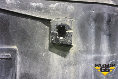 Накладка двери багажника нижняя правая (7680542010) для Toyota Rav-4 с 2006-2013г (Рав 4)