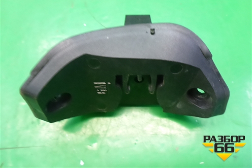 Кронштейн активатора лючка бензобака (13111599) для Opel Corsa D с 2006-2014г (Корса Д)