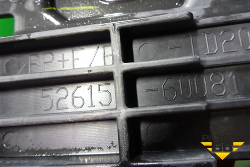 Кронштейн заднего бампера центральный (после 2012г) (5261560081) для Toyota Land Cruiser (200) с 2008г (Ленд Крузер)