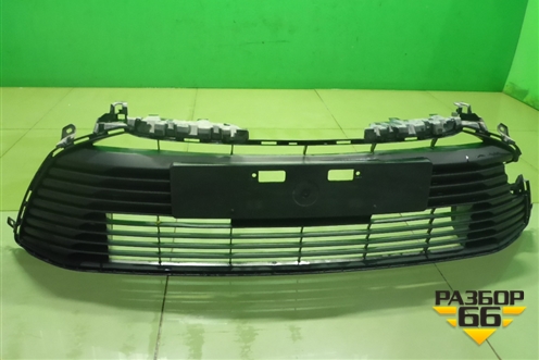 Решетка в передний бампер центральная (5311202B50) для Toyota Corolla (E21) с 2018г (Королла 210)