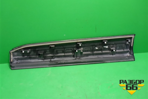 Накладка двери передней правой (4M0853960F) для Audi Q7 c 2015г (Ку 7)