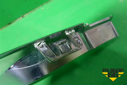 Накладка заднего бампера (после 2019г центральная верхняя) (31663566) для Volvo XC90 с 2015г (ХС90)