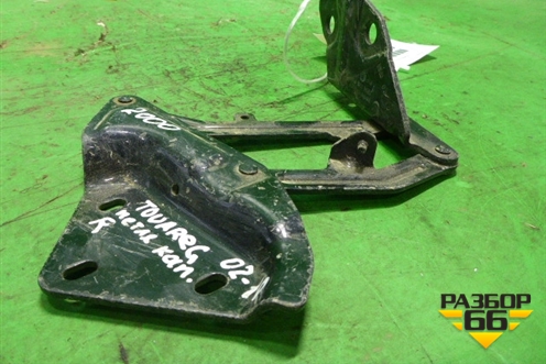 Петля капота правая (7L6823302B) для Volkswagen Touareg c 2002-2010г (Туарег)