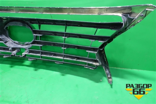 Решетка радиатора (верхняя часть под камеру) (5310160570) для Lexus LX-570 с 2015г (ЛХ)