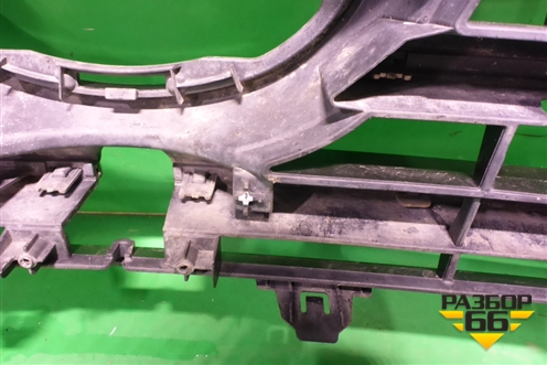 Решетка радиатора (верхняя часть под камеру) (5310160570) для Lexus LX-570 с 2015г (ЛХ)