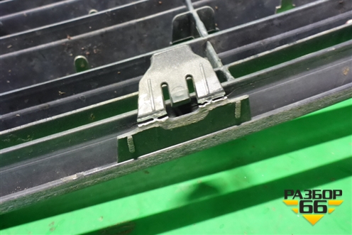 Решетка радиатора (верхняя часть под камеру) (5310160570) для Lexus LX-570 с 2015г (ЛХ)