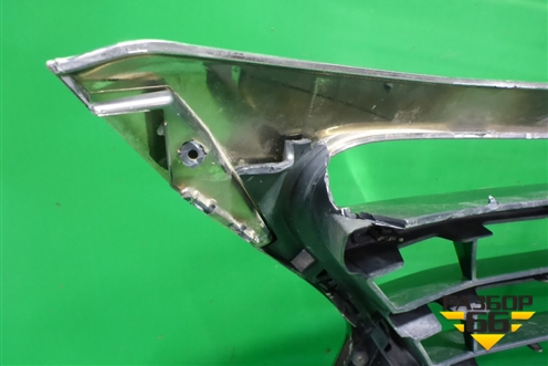 Решетка радиатора (верхняя часть под камеру) (5310160570) для Lexus LX-570 с 2015г (ЛХ)